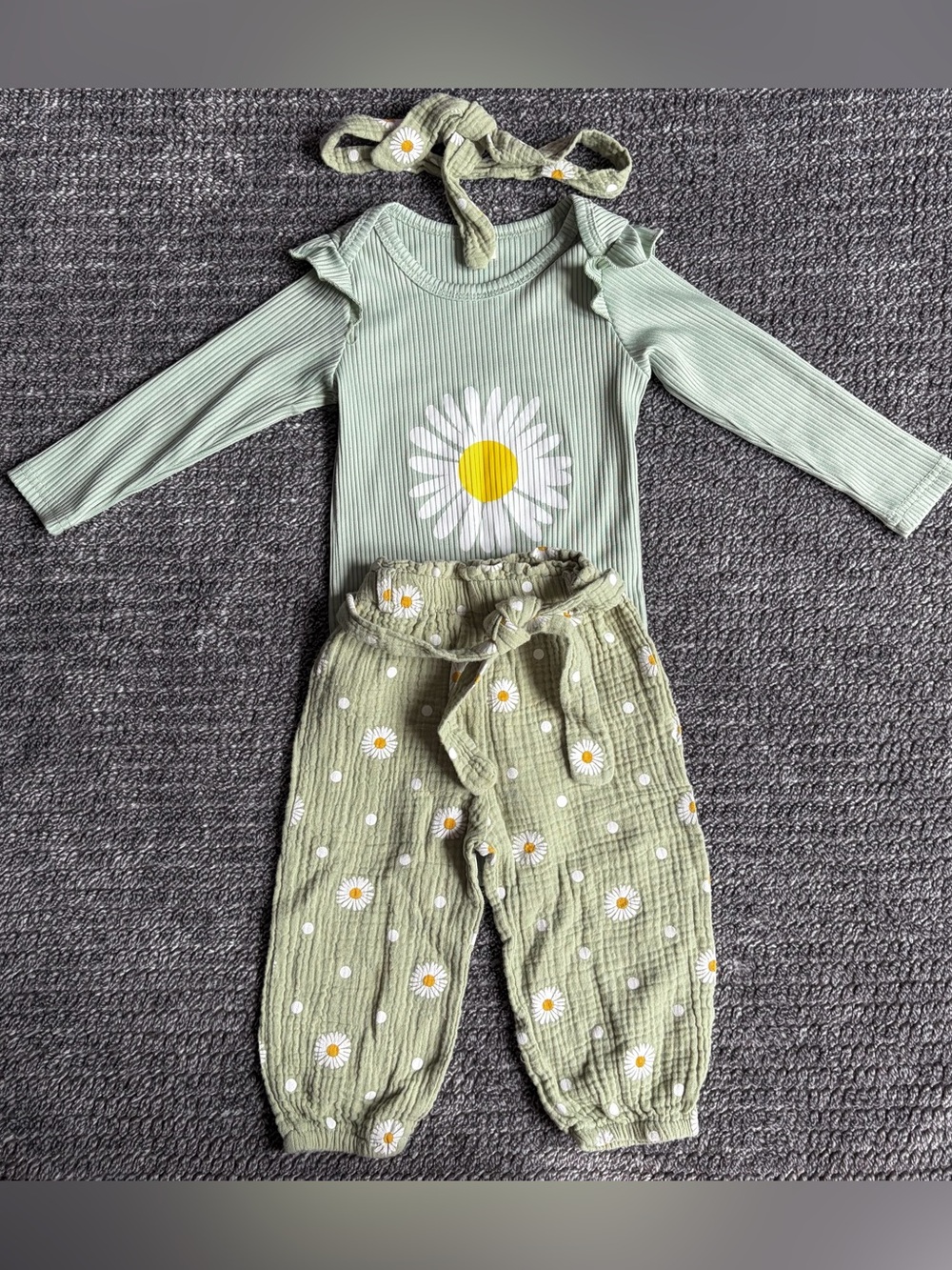 Girl 18-24M Green Daisy Outfit - Long Sleeve Bodysuit Pant Headband Belt 4pc Set